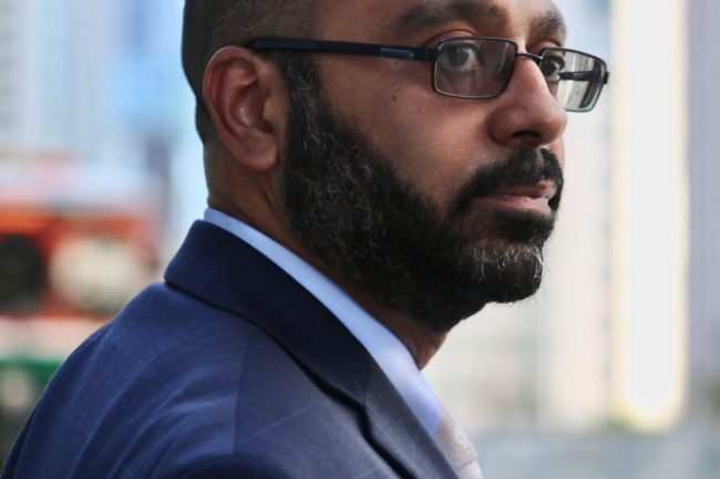 Conducir con Licencia Revocada o Suspendida En el estado de Florida, conducir con una licencia suspendida o revocada es un delito penal grave, imponiendo una multa de hasta $500 y una pena de prisión de hasta 60 días para la primera condena y 364 días para la segunda condena. Si es declarado culpable de un delito grave, un conductor puede enfrentar una pena de prisión de hasta 5 años y multas de hasta $5,000. Cuento con una alta experiencia con respecto a estos casos y, además, conozco diversas defensas y estrategias que puedo usar para vencer un cargo de licencia suspendida o minimizar una penalidad potencial. Póngase en contacto con Carlos Gonzalez Law, siempre hay formas de solucionar el problema.